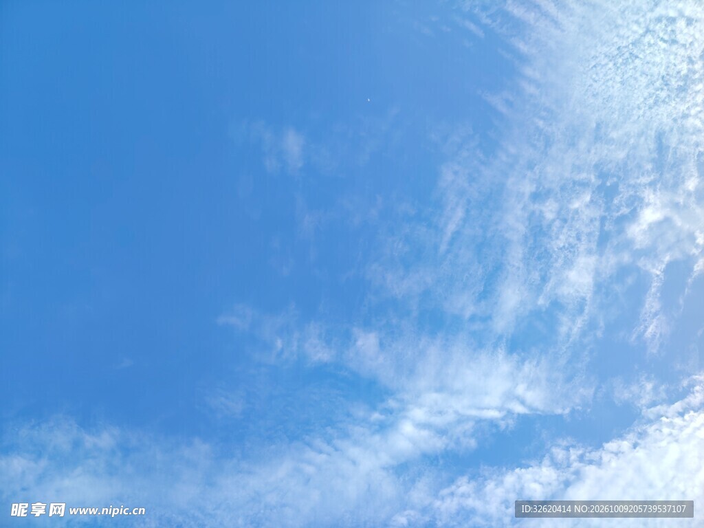 晴朗蓝天淡云景致