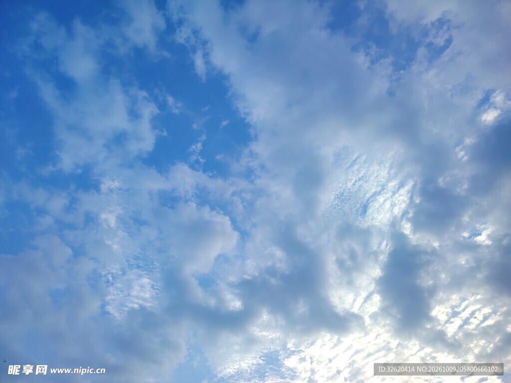蓝天白云天空背景