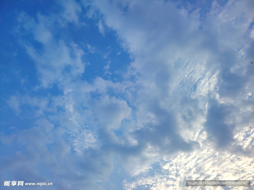 蓝天碎云晴空美景