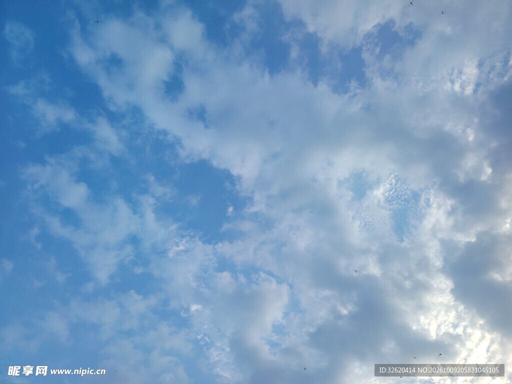 晴日蓝天薄云风光