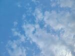 蓝天淡云晴空景象