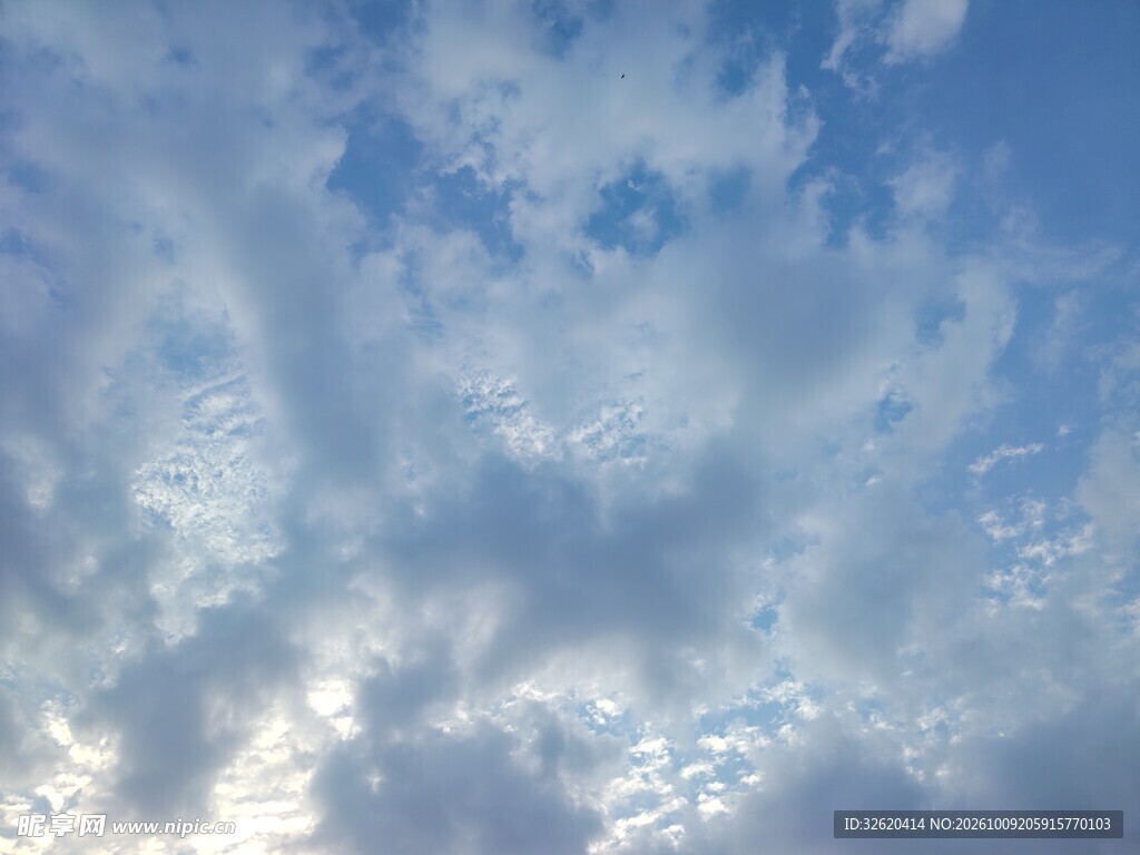晴空薄云自然景观