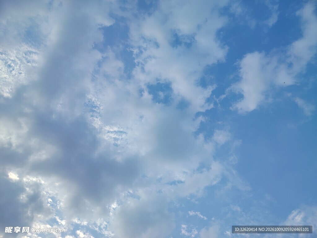 蓝天白云晴朗天空