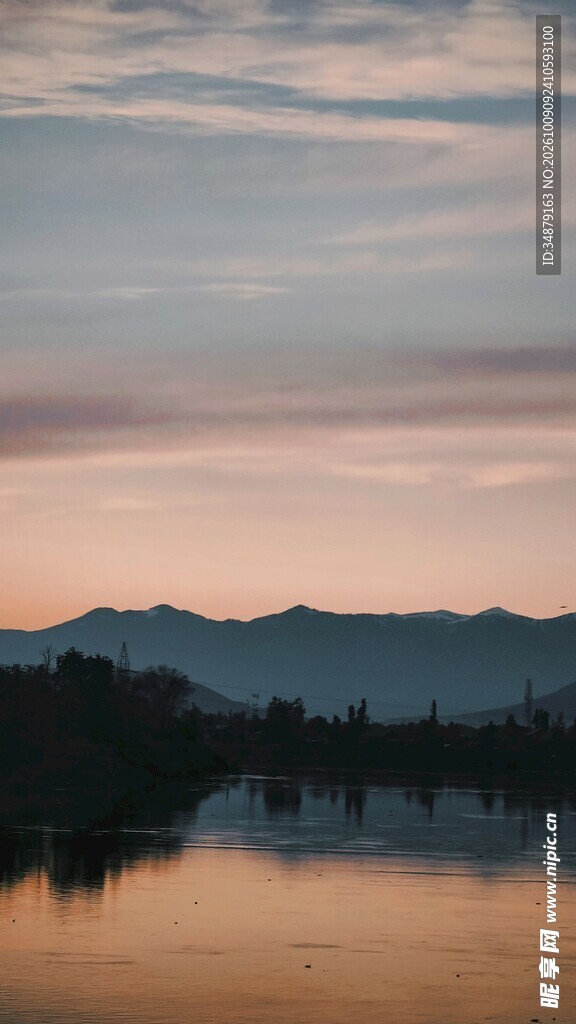 日暮湖山远景