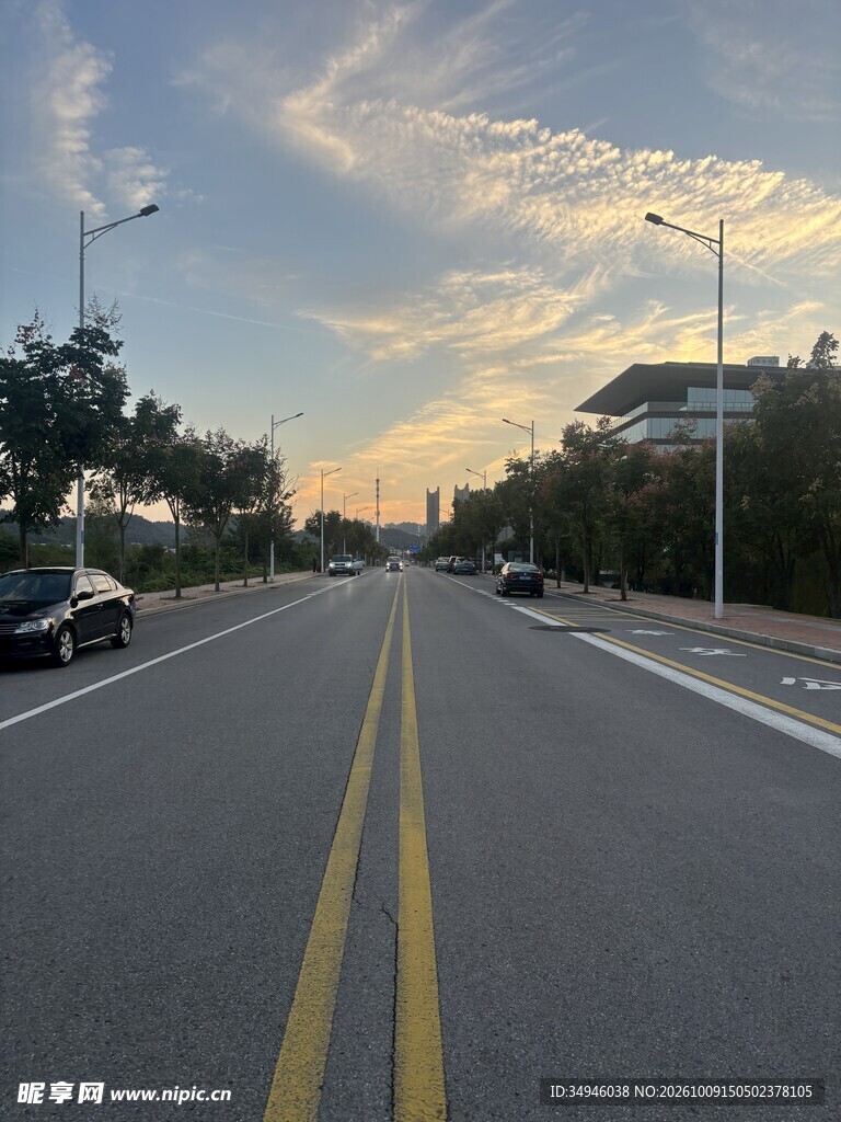 傍晚城市道路风景