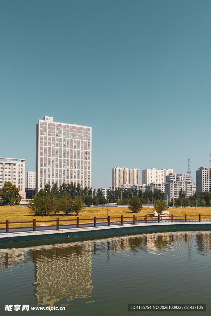 滨水城市建筑群风光