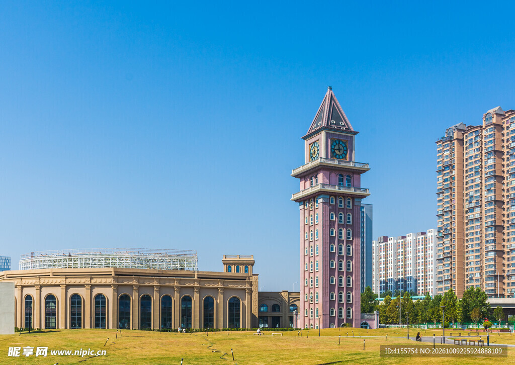 城市钟楼广场风光
