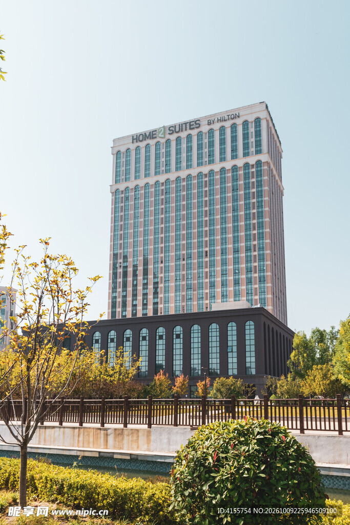 现代高层商务办公楼