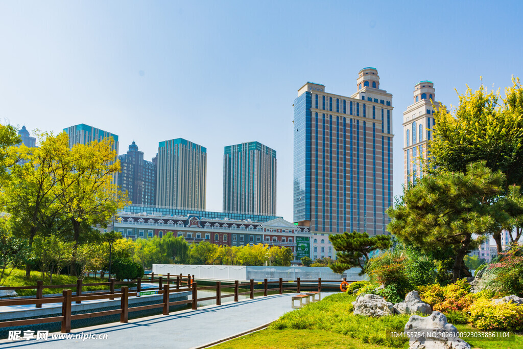 城市公园高楼景观