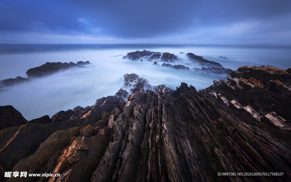 滨海层岩海景