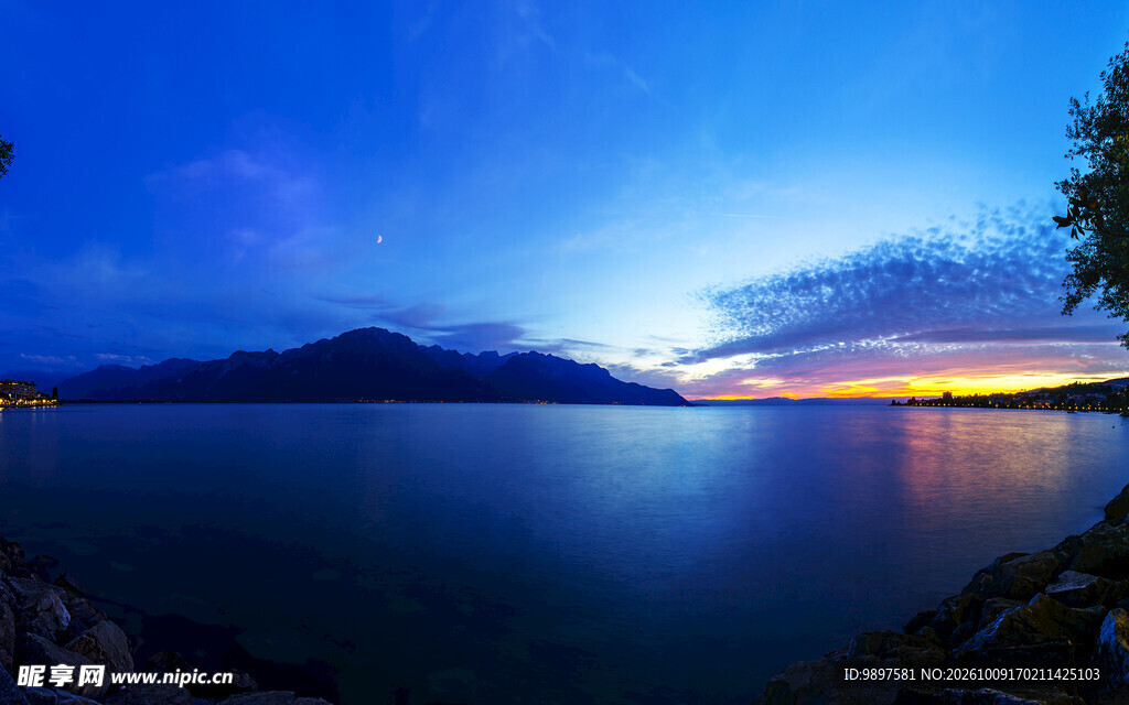 湖畔黄昏蓝调美景