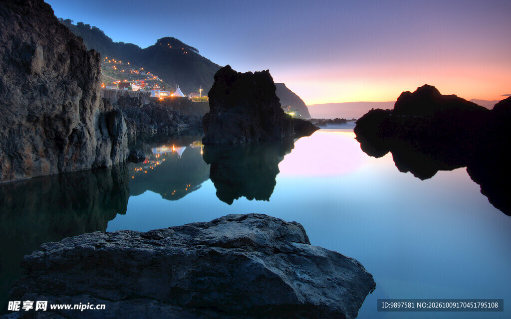 湖畔黄昏山水美景
