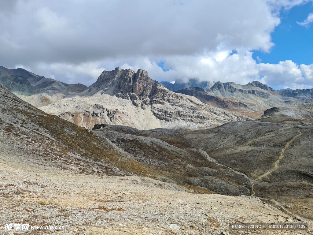 高原荒野山地风光