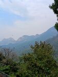 朦胧远山自然风光爬山