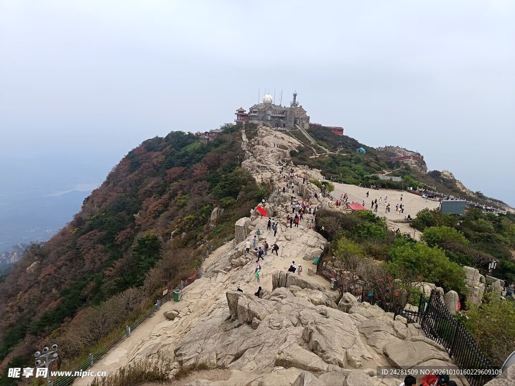 泰山登顶山道风光山顶
