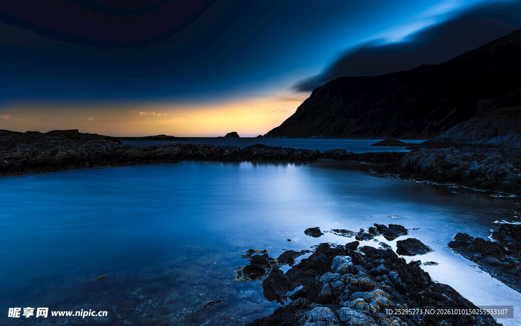 暮色蓝调湖山美景