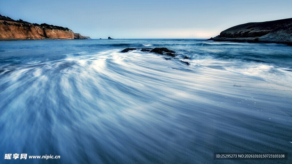 滨海丝滑海浪风光
