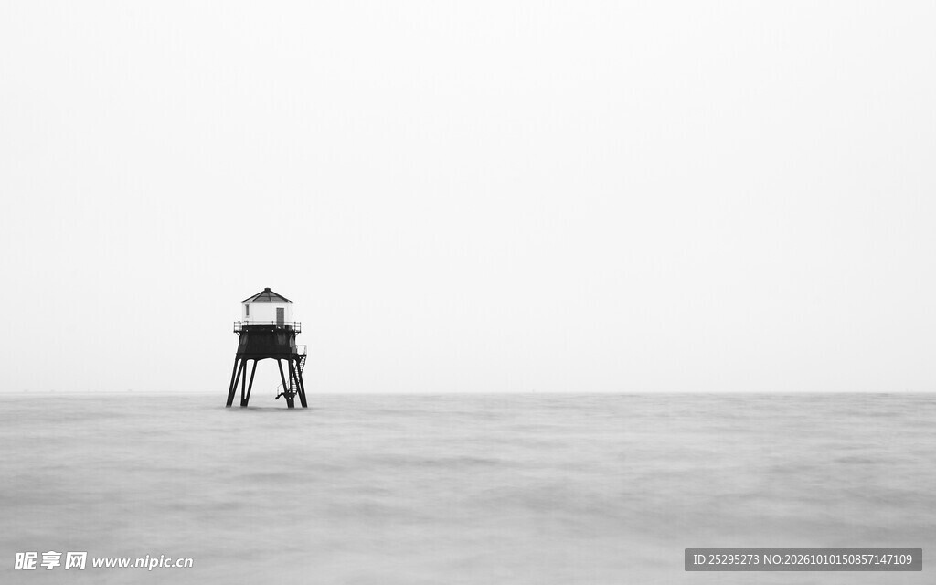 极简黑白海边瞭望台