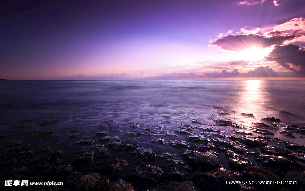 海边紫霞日落美景