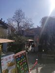 晴日古街逆光街景
