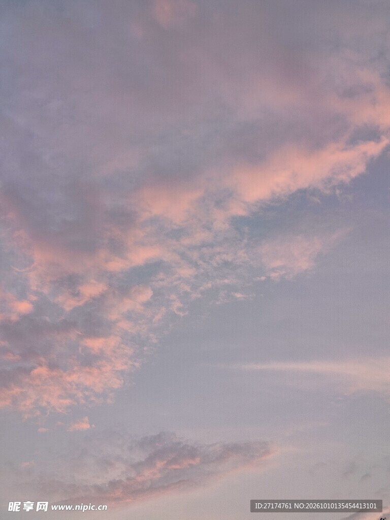 粉紫色晚霞天空
