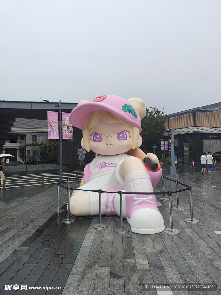 广场巨型卡通潮玩雕塑
