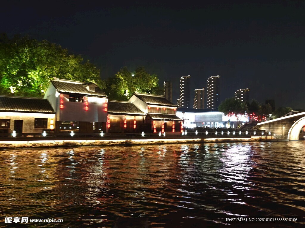 江南水乡河畔夜景