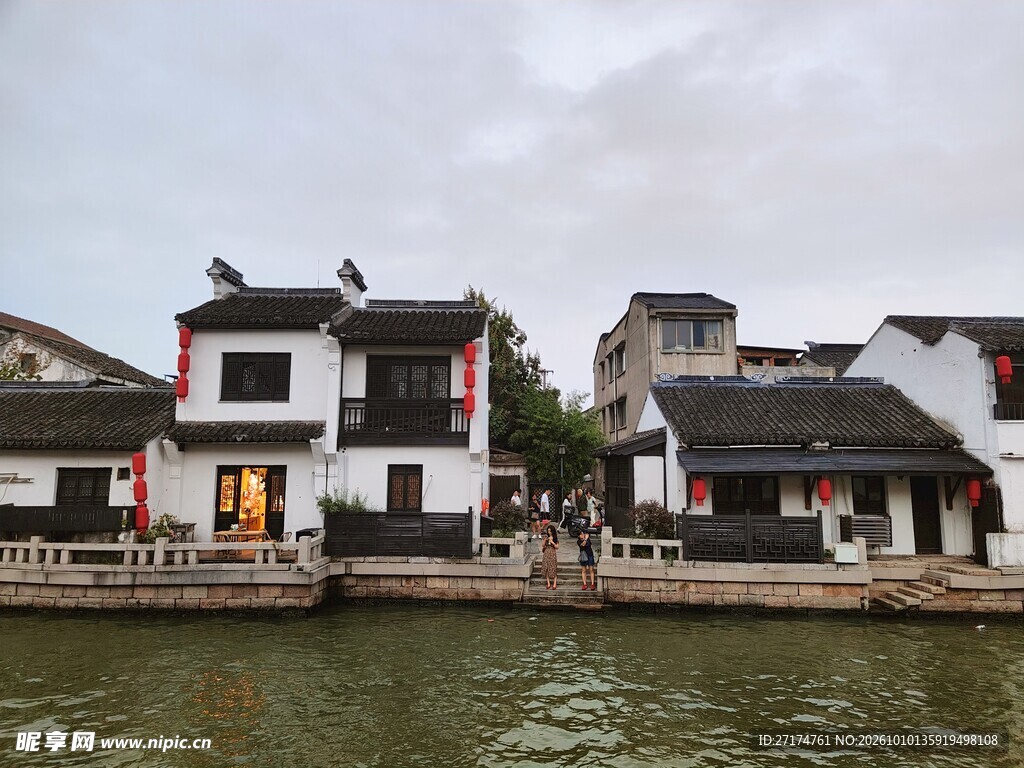 江南水乡河畔民居
