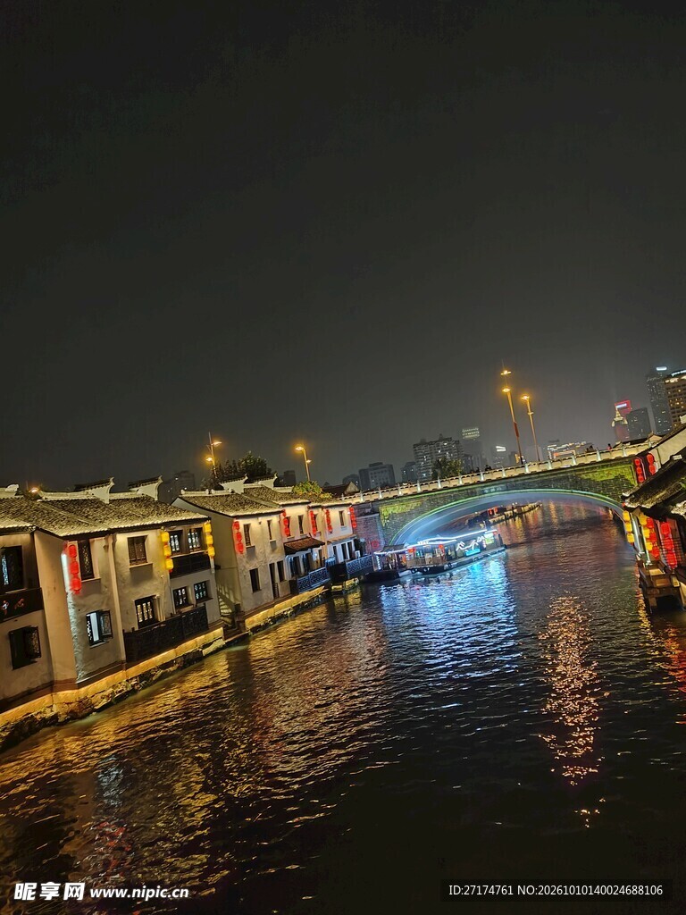 水乡河道夜景