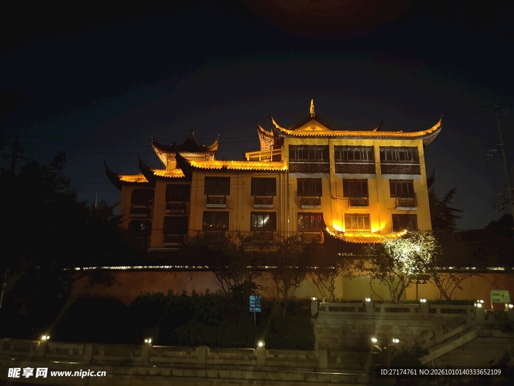 中式古建璀璨夜景