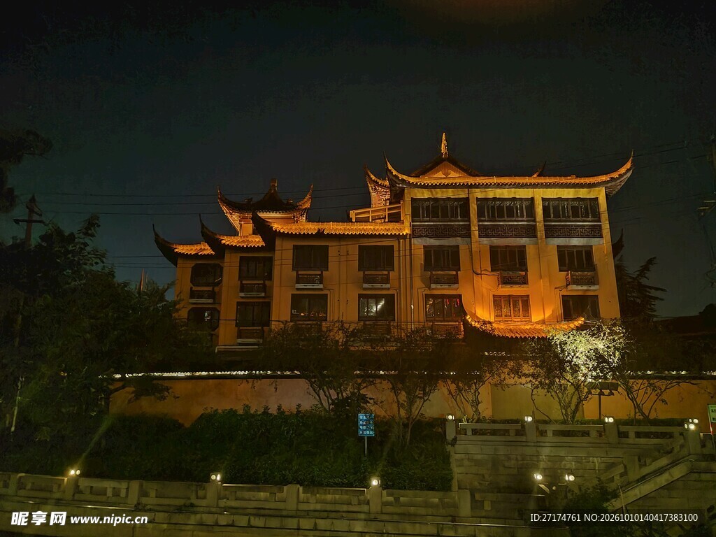 中式楼阁夜景