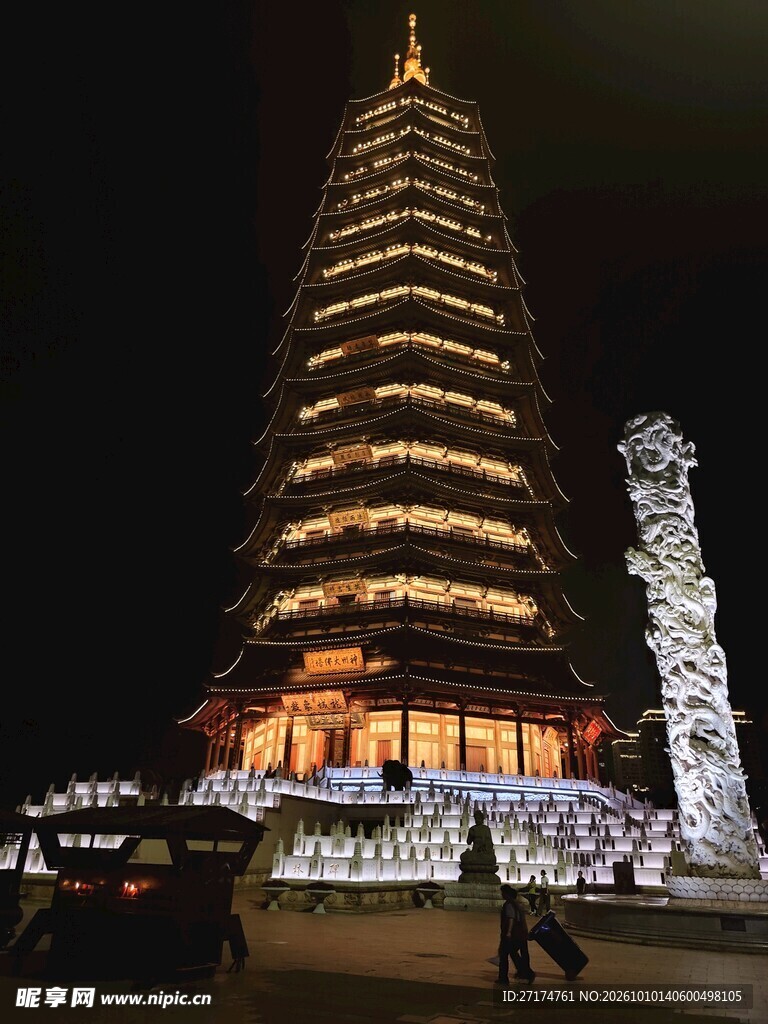 古塔夜景亮灯风光