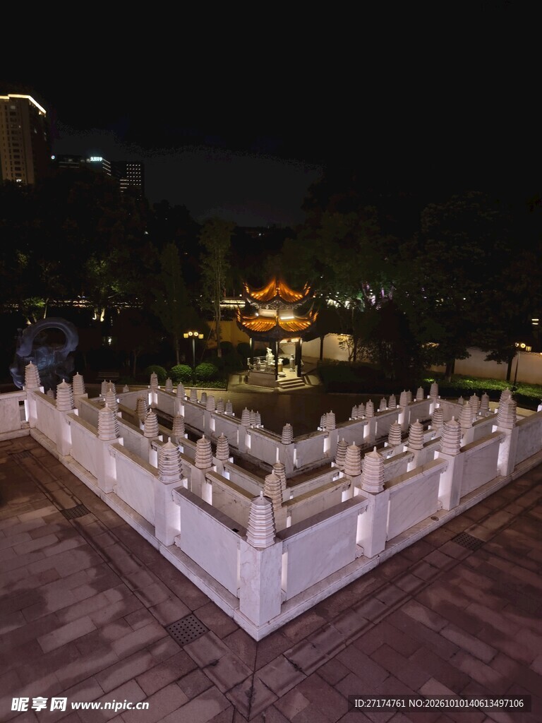 园林古亭夜景