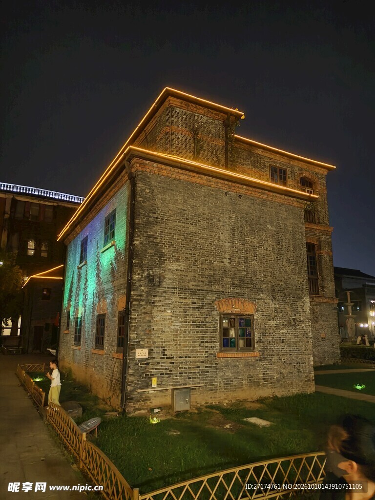 夜景复古砖石小屋
