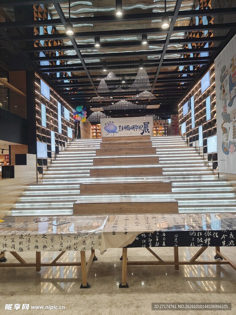 书店阶梯阅览空间
