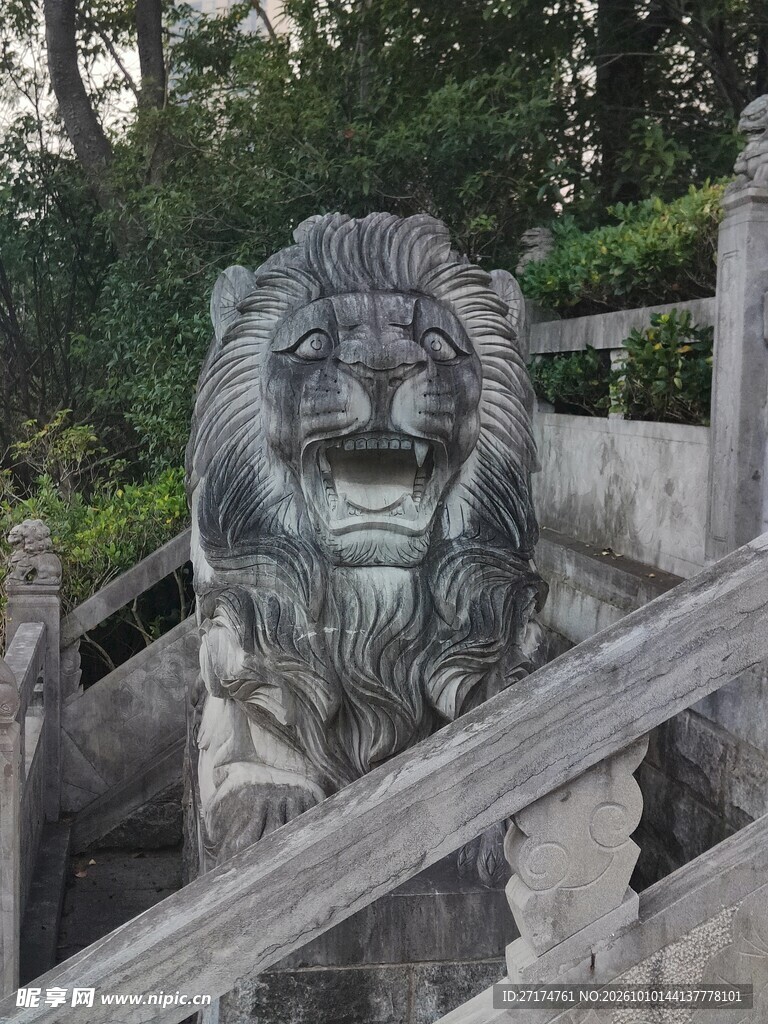 中式石狮子雕塑