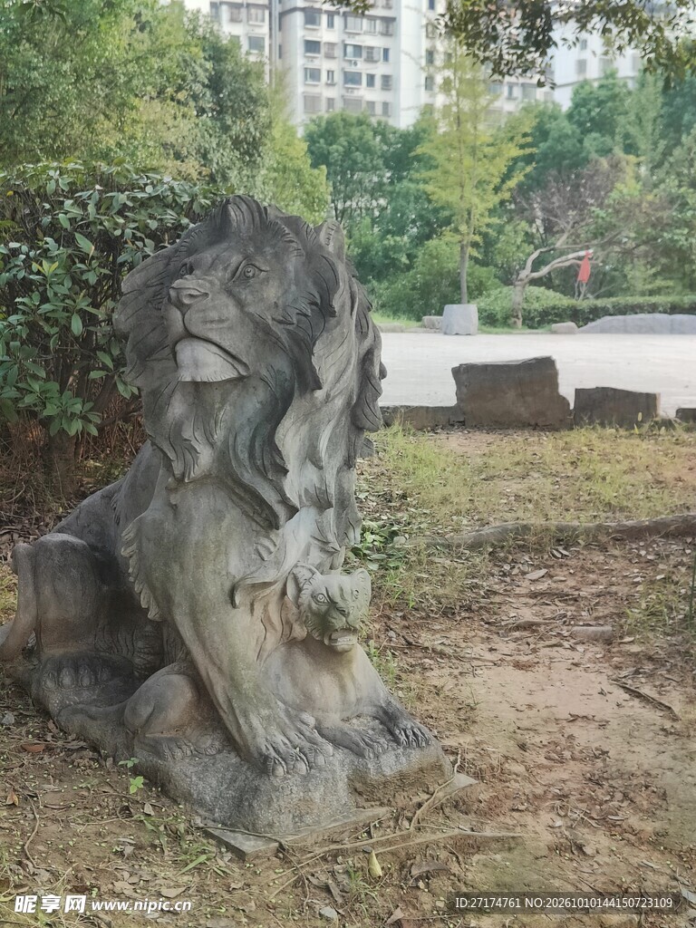 户外抽象人物雕塑