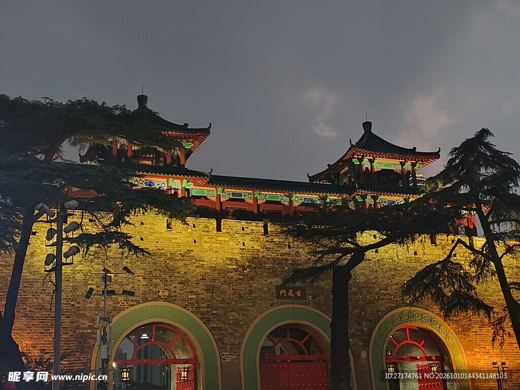 古城楼夜景