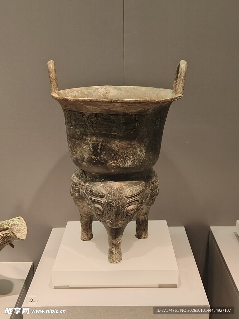 馆藏青铜三足古器