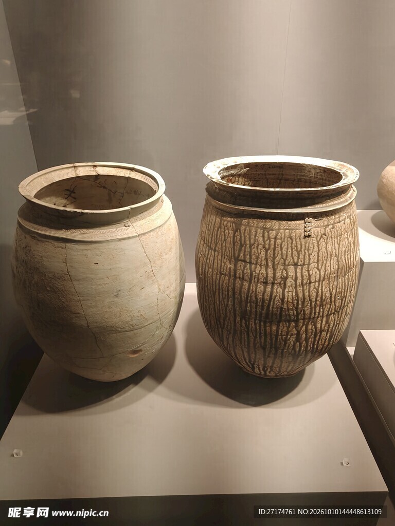馆藏古代陶罐文物