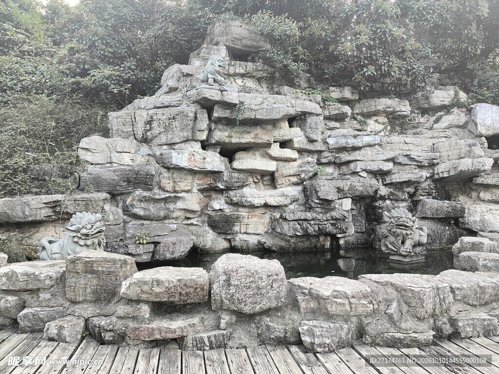 中式园林假山造景