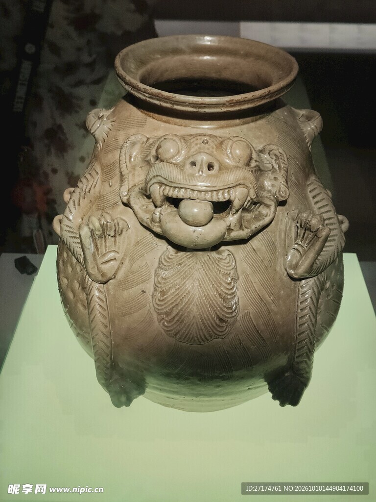 青瓷神兽尊