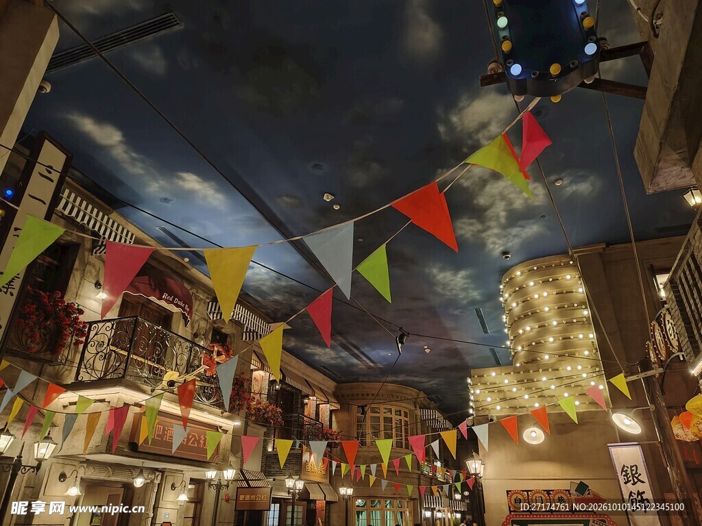 复古商业街仿真天幕景观