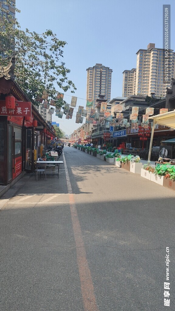 城镇商业街街景