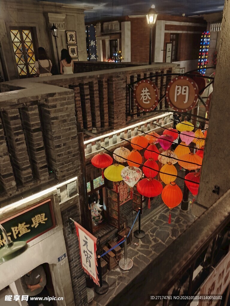 传统中式老商铺内景