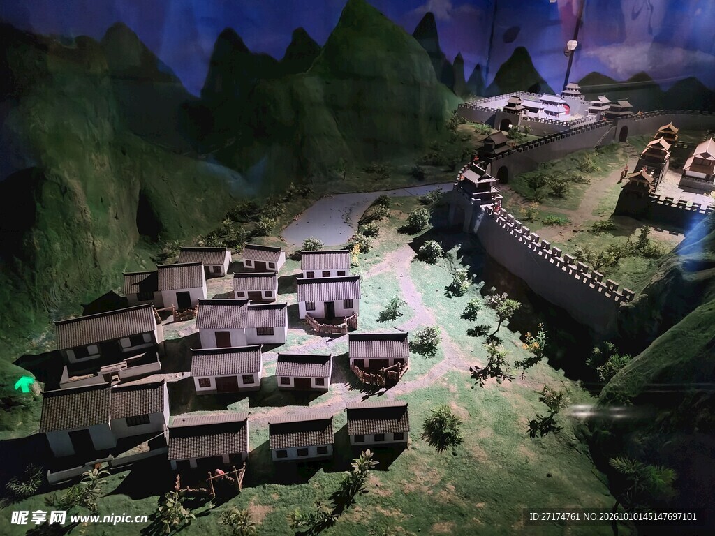 山间古村夜景