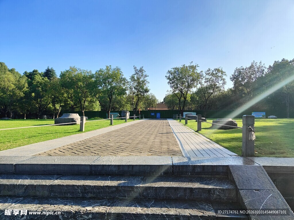 晴日公园步道风景
