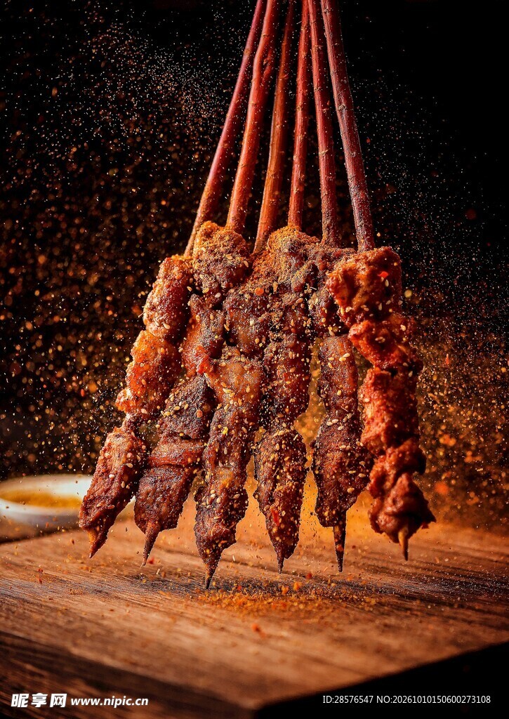 悬挂炭烤羊肉串