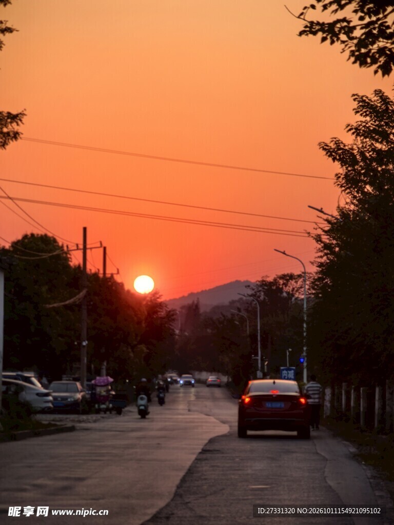 街道黄昏日落美景