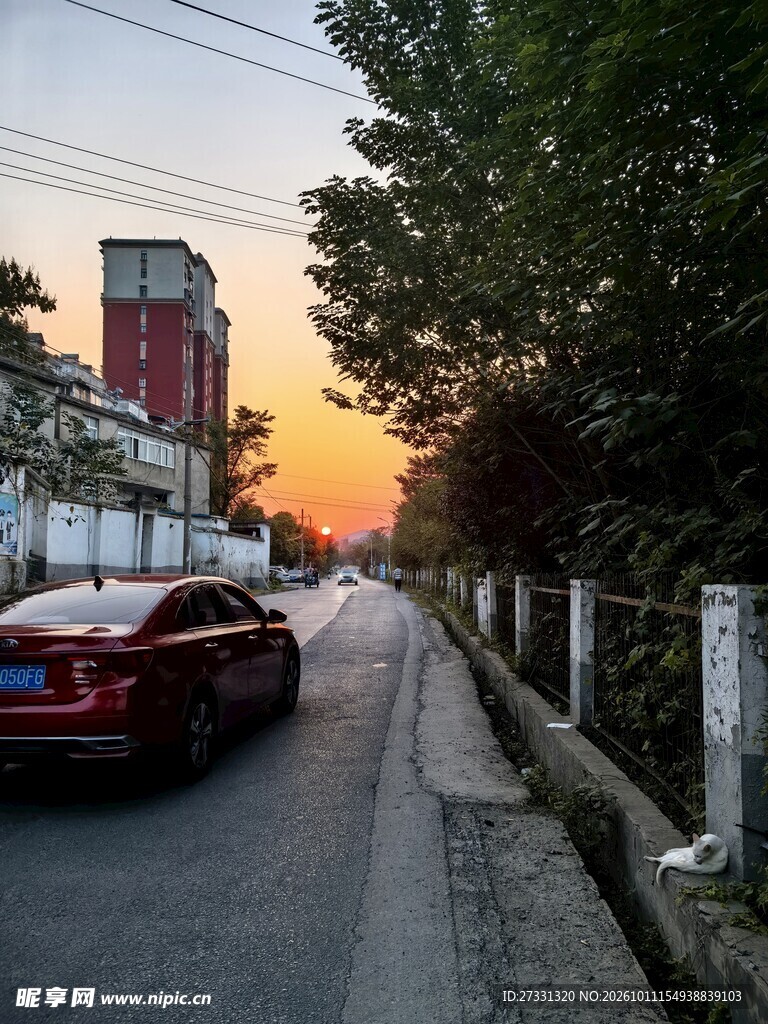 城市黄昏街道风景